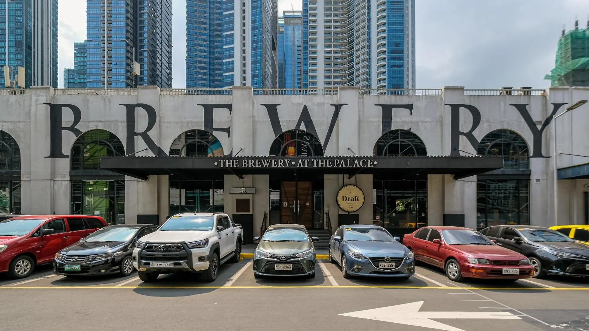 Aparthotel 2Br In Uptown Parksuites Bgc With Balcony And Bathtub Taguig Philippines