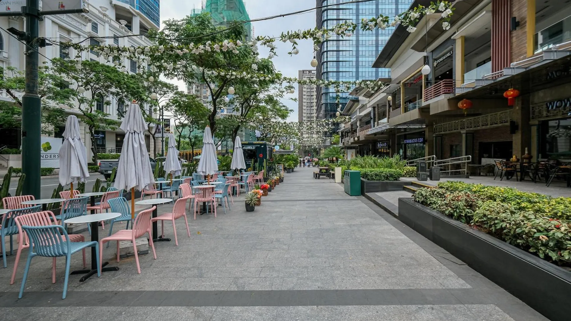 2Br In Uptown Parksuites Bgc With Balcony And Bathtub Taguig