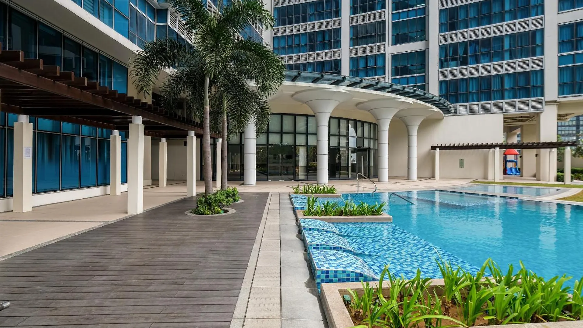 2Br In Uptown Parksuites Bgc With Balcony And Bathtub Taguig Aparthotel