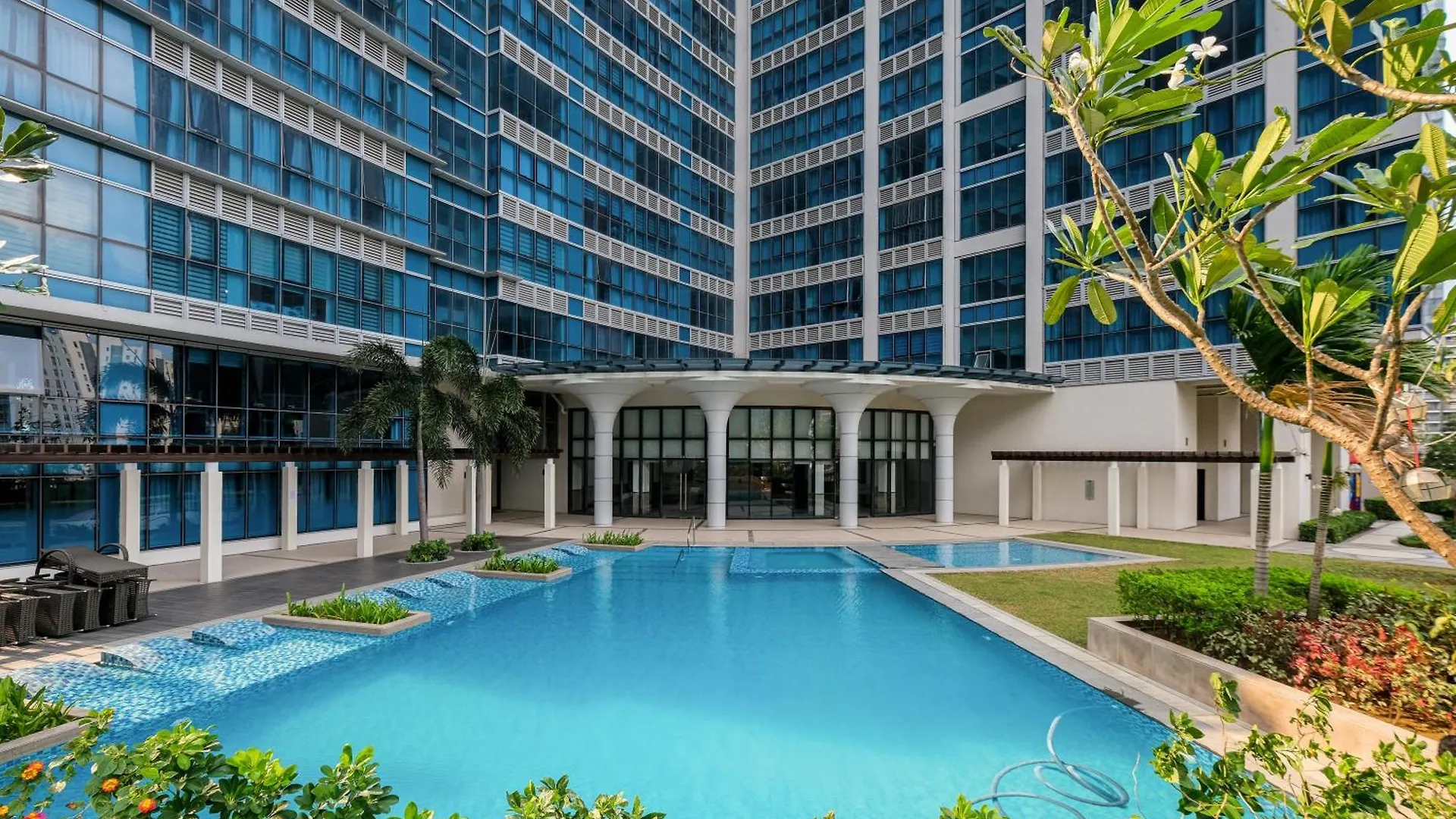2Br In Uptown Parksuites Bgc With Balcony And Bathtub Taguig Philippines