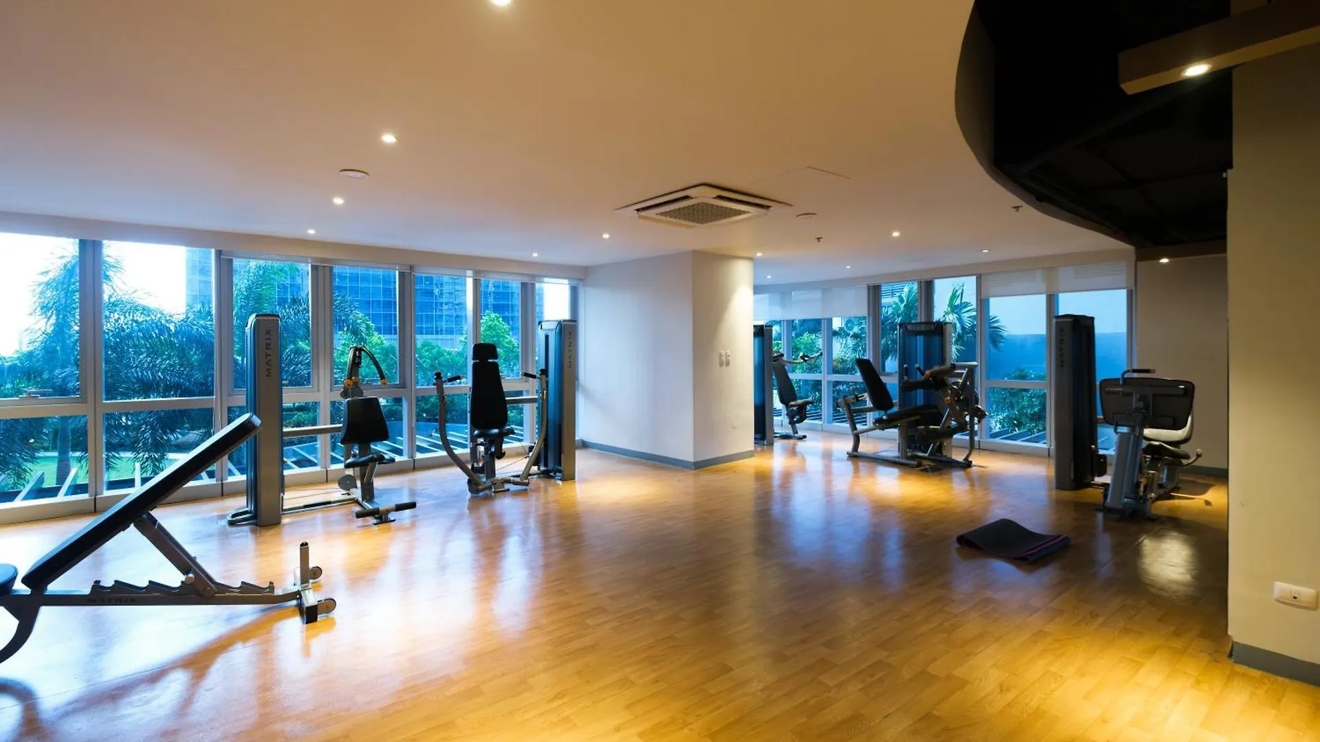 Aparthotel 2Br In Uptown Parksuites Bgc With Balcony And Bathtub Taguig Philippines