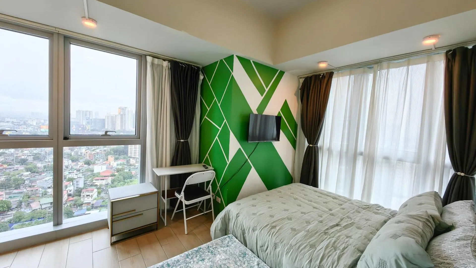 2Br In Uptown Parksuites Bgc With Balcony And Bathtub Taguig