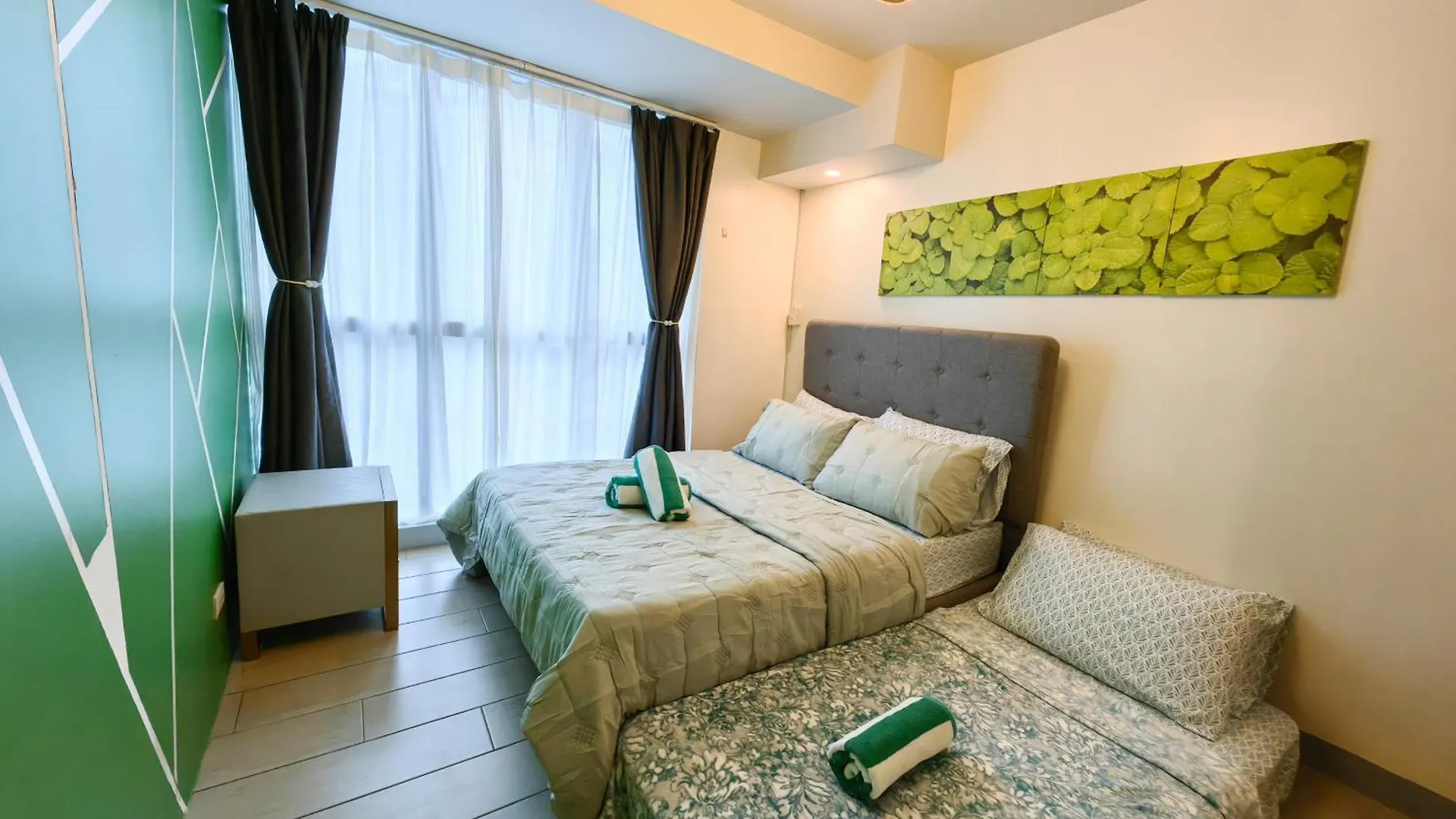 2Br In Uptown Parksuites Bgc With Balcony And Bathtub Taguig 0*,