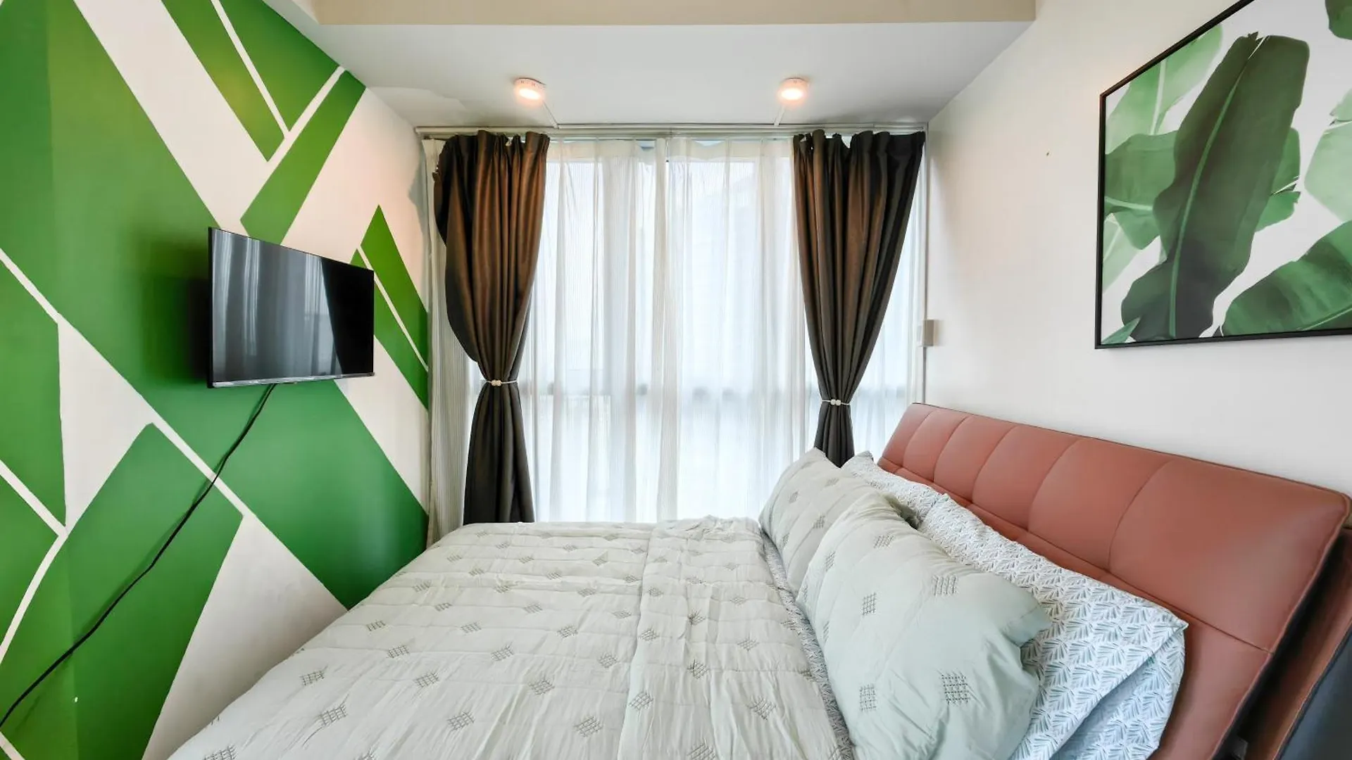 2Br In Uptown Parksuites Bgc With Balcony And Bathtub Taguig 0*,